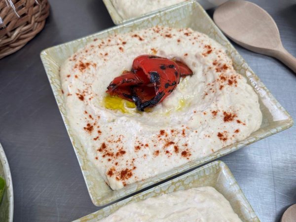 Fasole bătută cu ceapă caramelizată